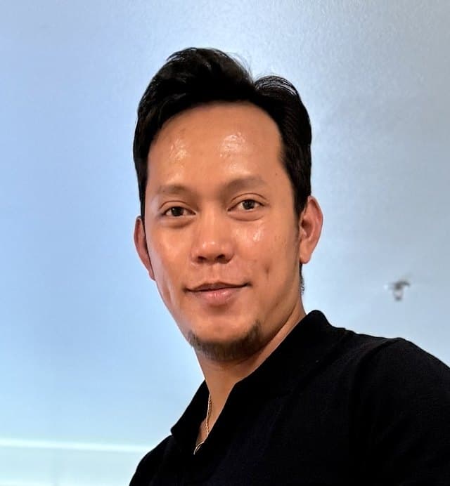 Vincent "Vinz" Pineda, Design & Color Specialist at Barclay's Salon